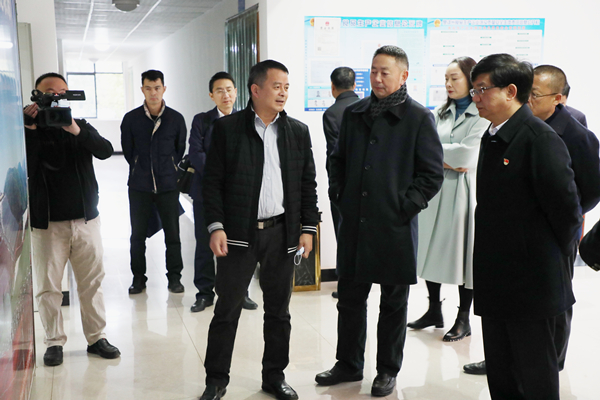 爱尔发虾青素,爱尔发虾青素基地,爱尔发虾青素产品,爱尔发,虾青素,云南虾青素,国产虾青素,虾青素用途,云南虾青素品牌,云南虾青素基地,雨生红球藻,杨斌,楚雄州委书记,楚雄州