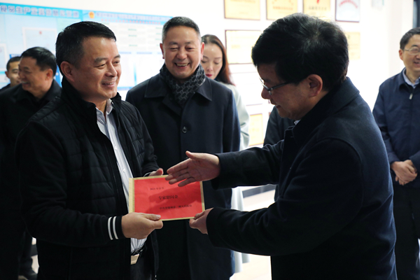 爱尔发虾青素,爱尔发虾青素基地,爱尔发虾青素产品,爱尔发,虾青素,云南虾青素,国产虾青素,虾青素用途,云南虾青素品牌,云南虾青素基地,雨生红球藻,杨斌,楚雄州委书记,楚雄州