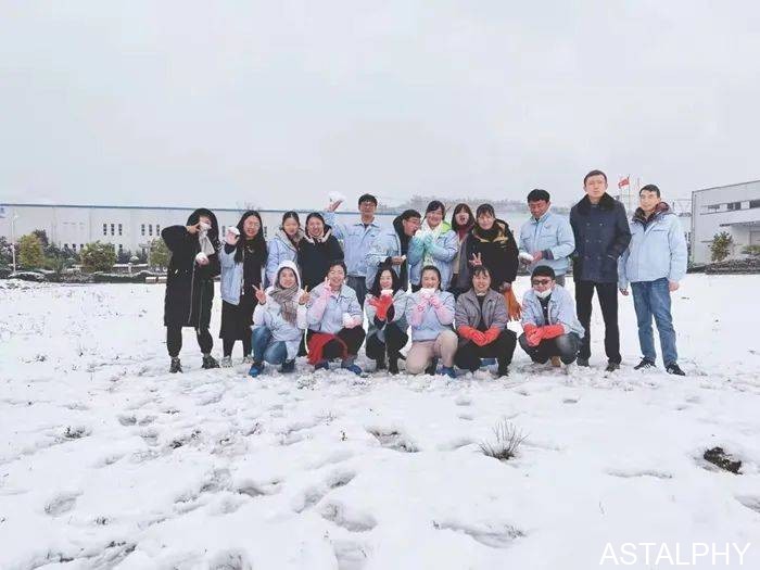 一场雪,点燃了云南爱尔康的浪漫 云南爱尔发生物技术股份有限公司,云南爱尔发,爱尔发,爱尔发虾青素,虾青素,下雪,爱尔康