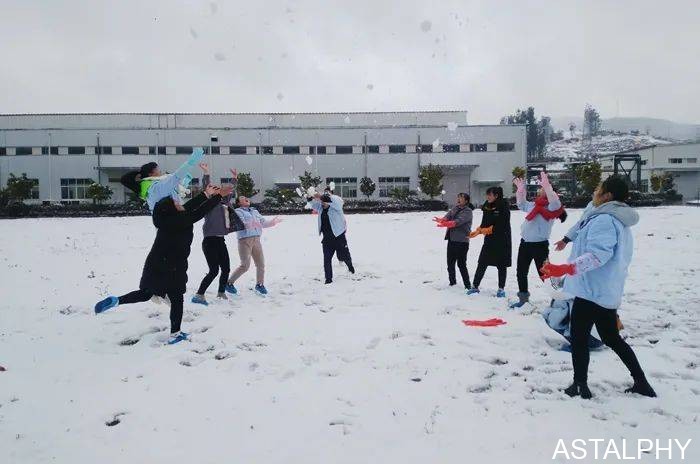 一场雪,点燃了云南爱尔康的浪漫 云南爱尔发生物技术股份有限公司,云南爱尔发,爱尔发,爱尔发虾青素,虾青素,下雪,爱尔康